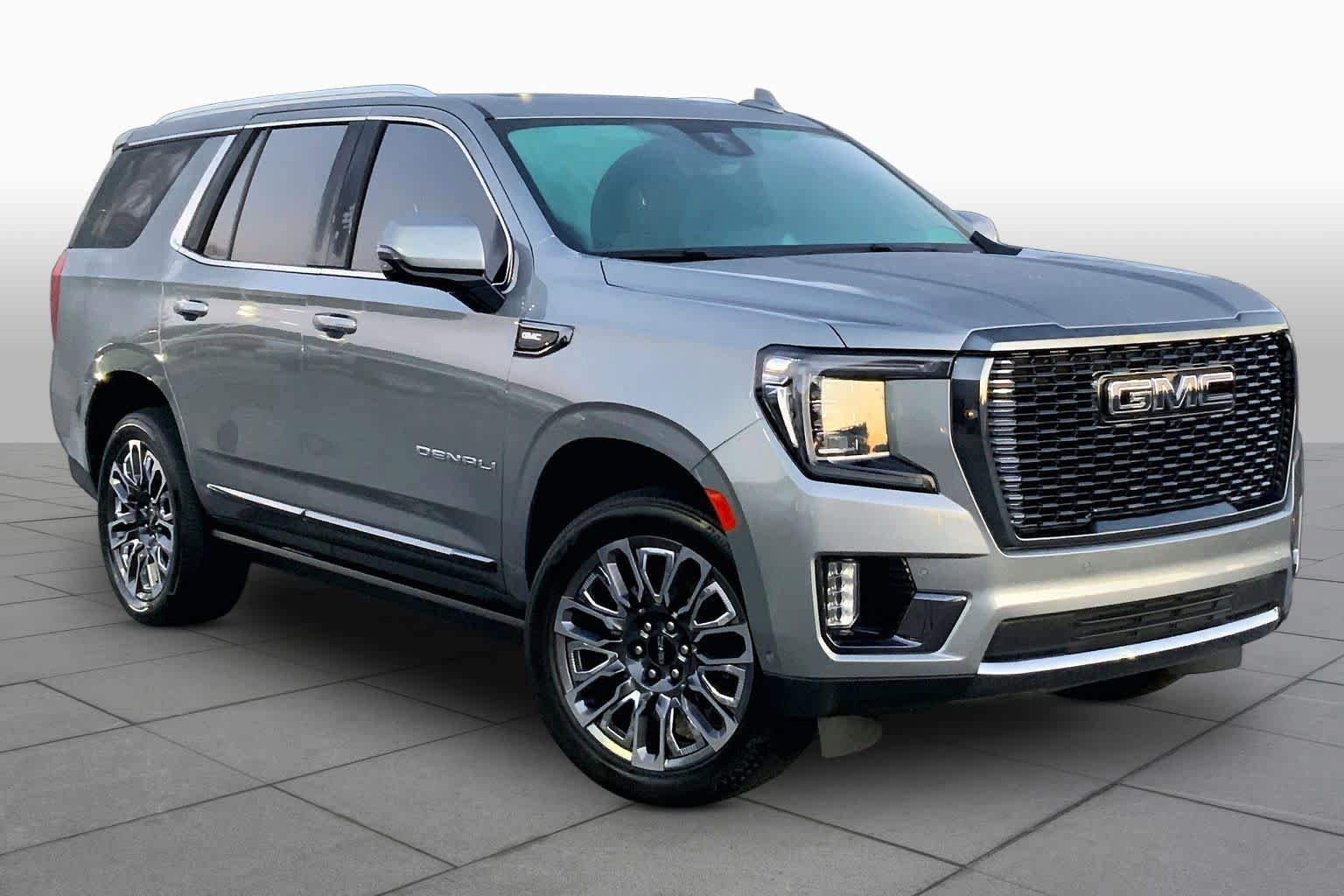 Used 2023 GMC Yukon Denali Ultimate AWD/4WD image 3