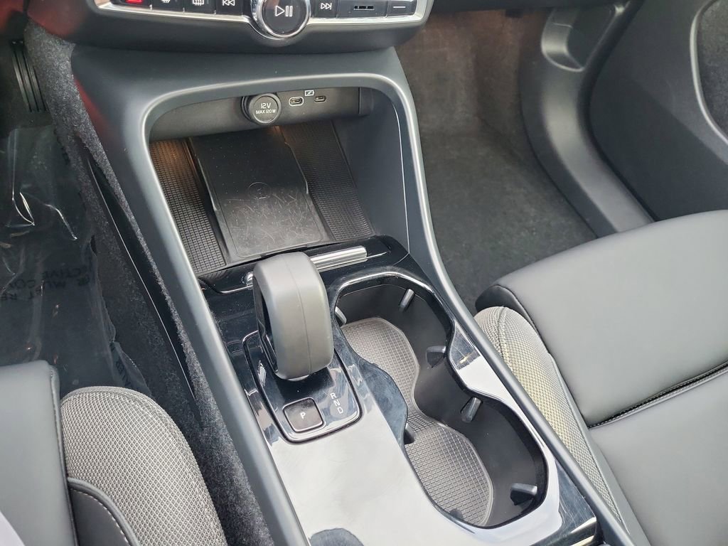 Used 2023 Volvo C40 Recharge Core image 21