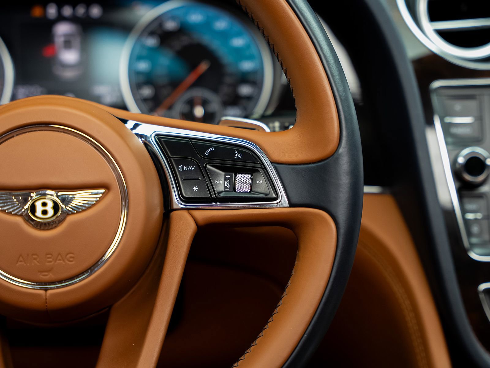 Used 2019 Bentley Bentayga image 46