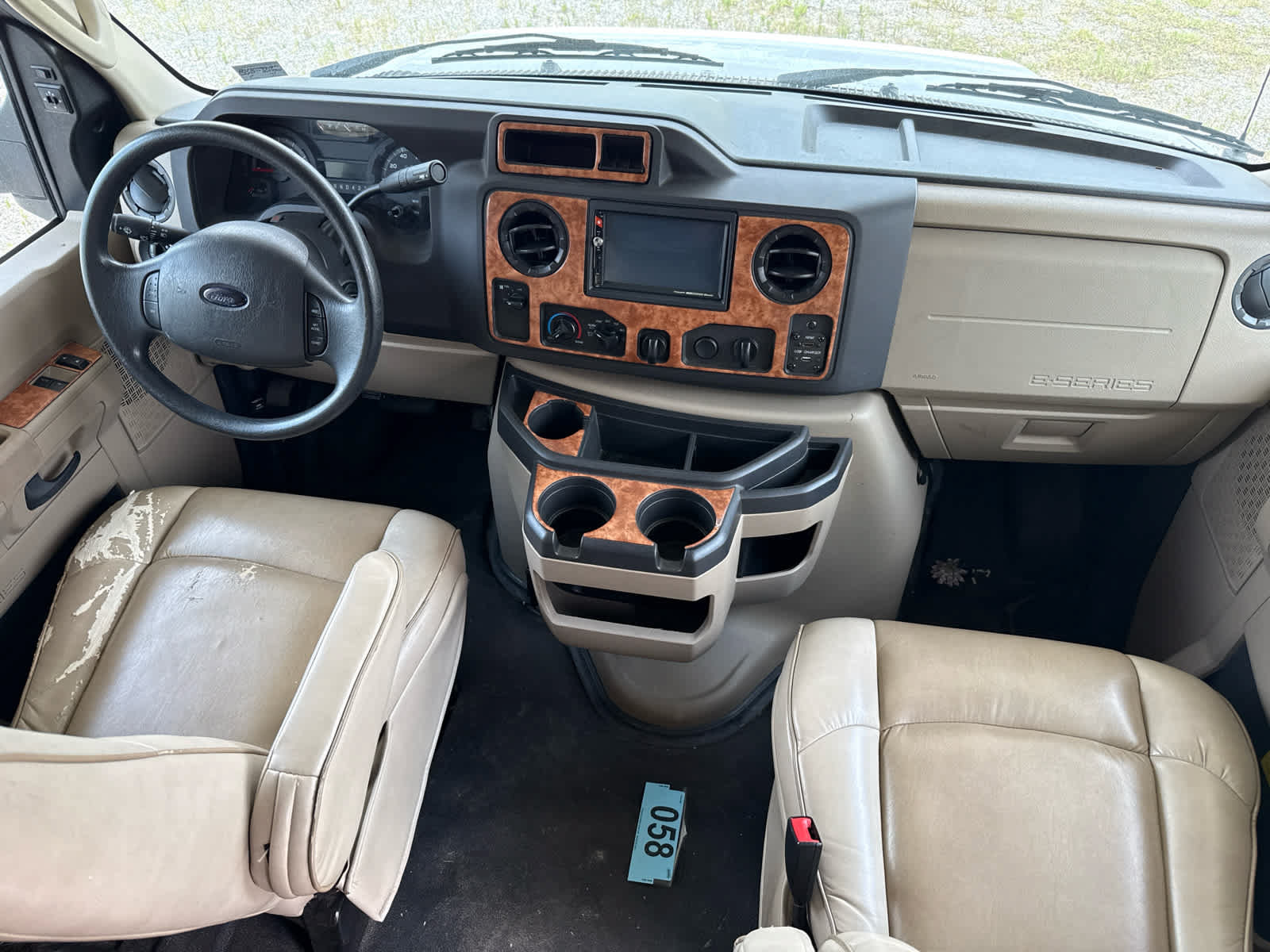 Used 2017 Ford E-450 and Econoline 450 Super Duty w/ Motorhome Prep Package RWD image 15