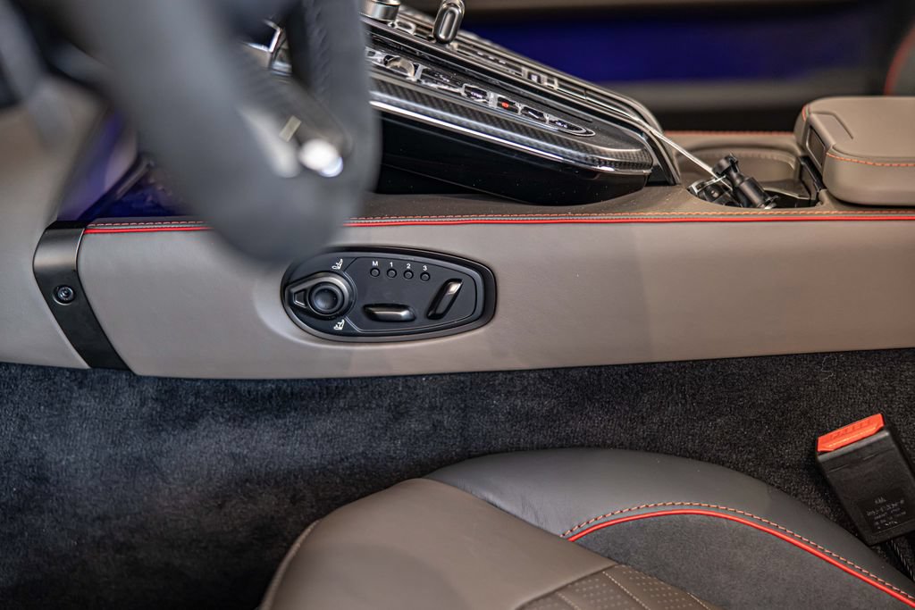 New 2026 Aston Martin V8 Vantage S RWD image 18