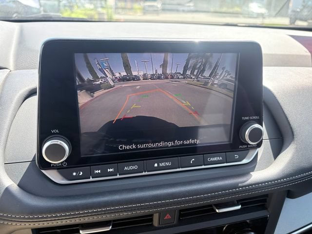 Used 2024 Nissan Rogue SV FWD image 17
