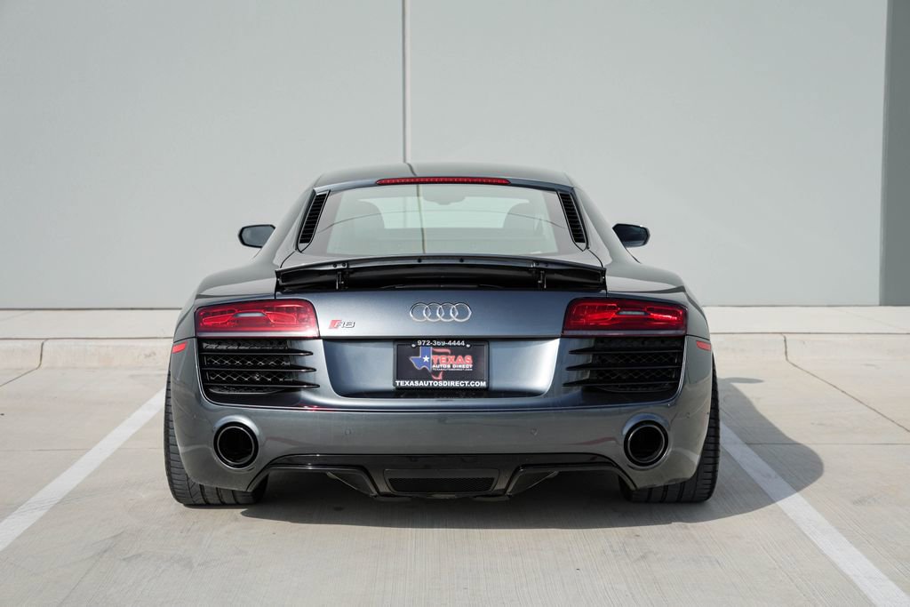Used 2014 Audi R8 V8 w/ Enhanced Leather Package AWD/4WD image 6