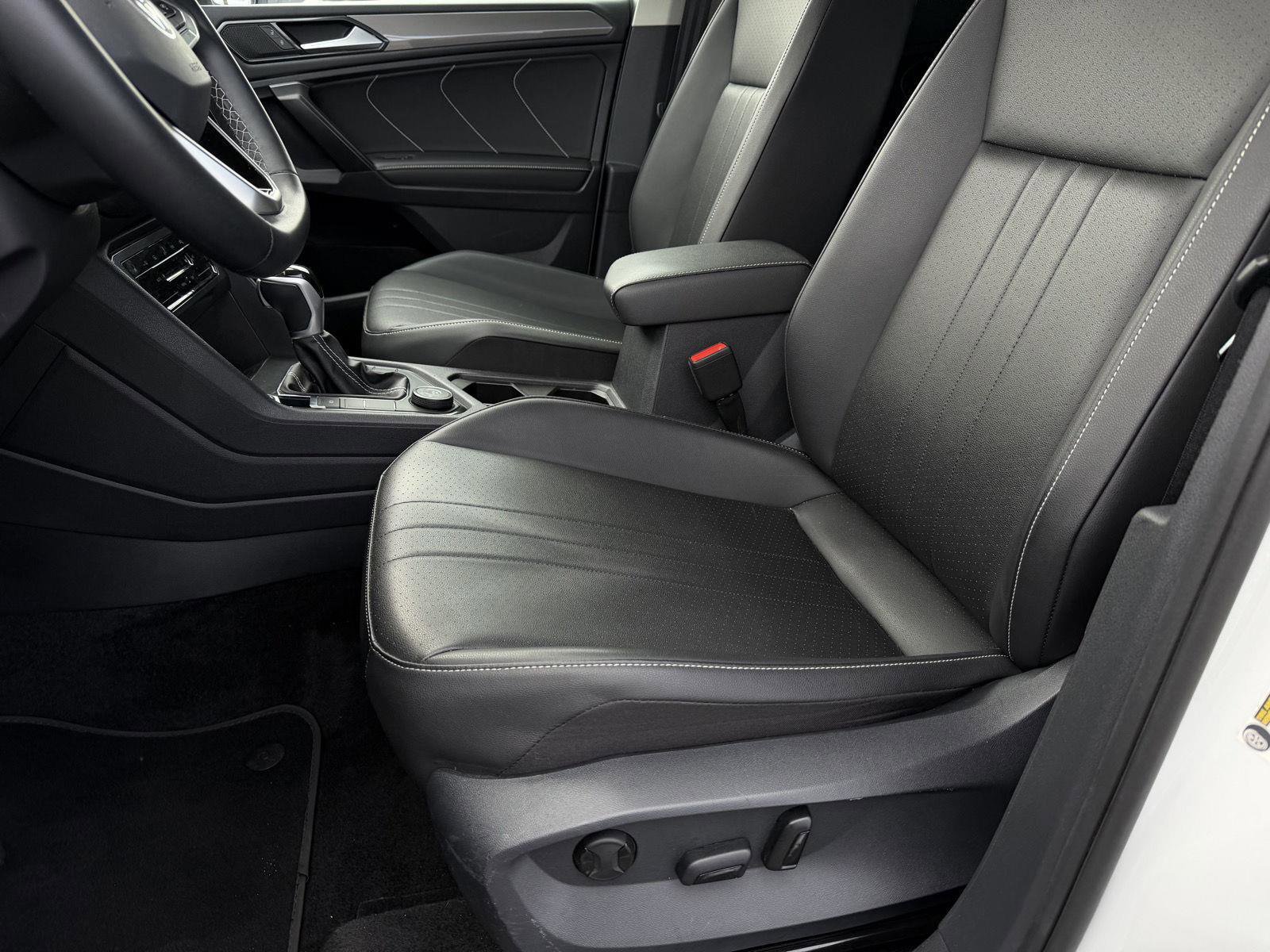 Used 2023 Volkswagen Tiguan SE image 10