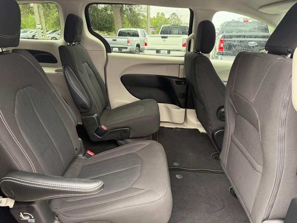 Used 2023 Chrysler Voyager LX FWD image 8