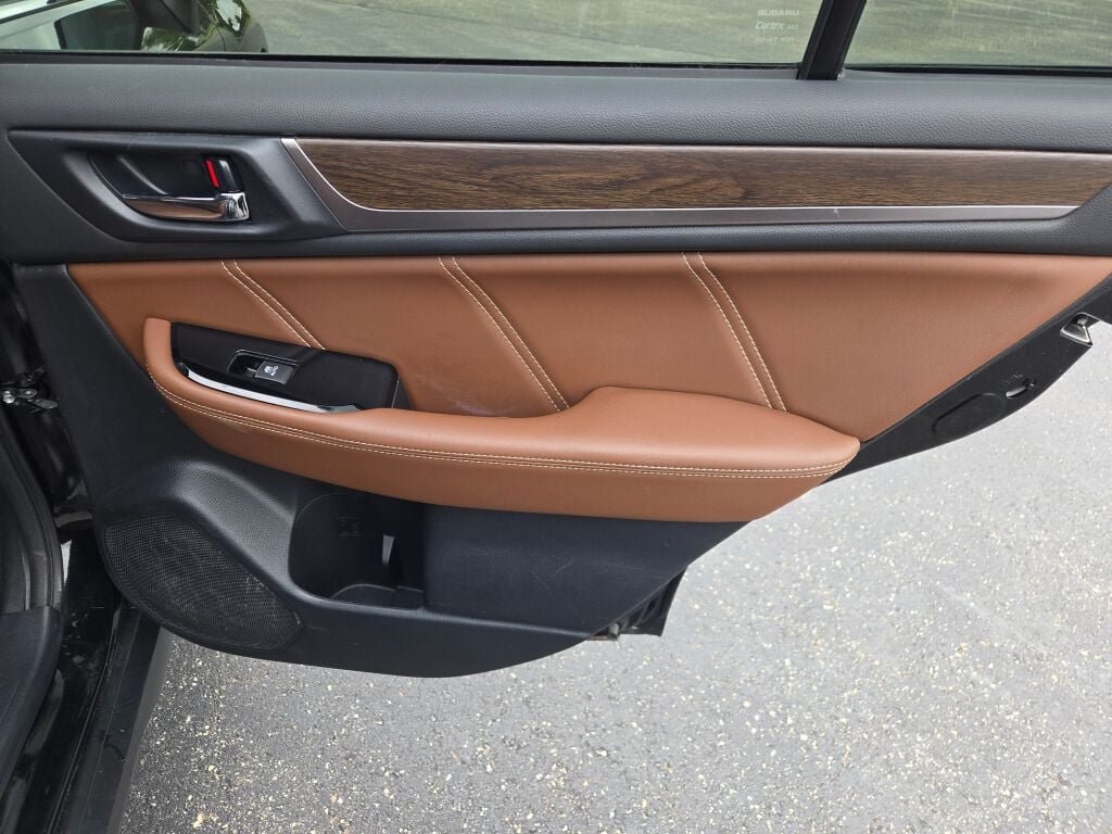 Used 2019 Subaru Outback 3.6R Touring AWD/4WD image 9