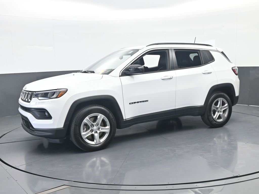 Used 2023 Jeep Compass Latitude AWD/4WD image 2