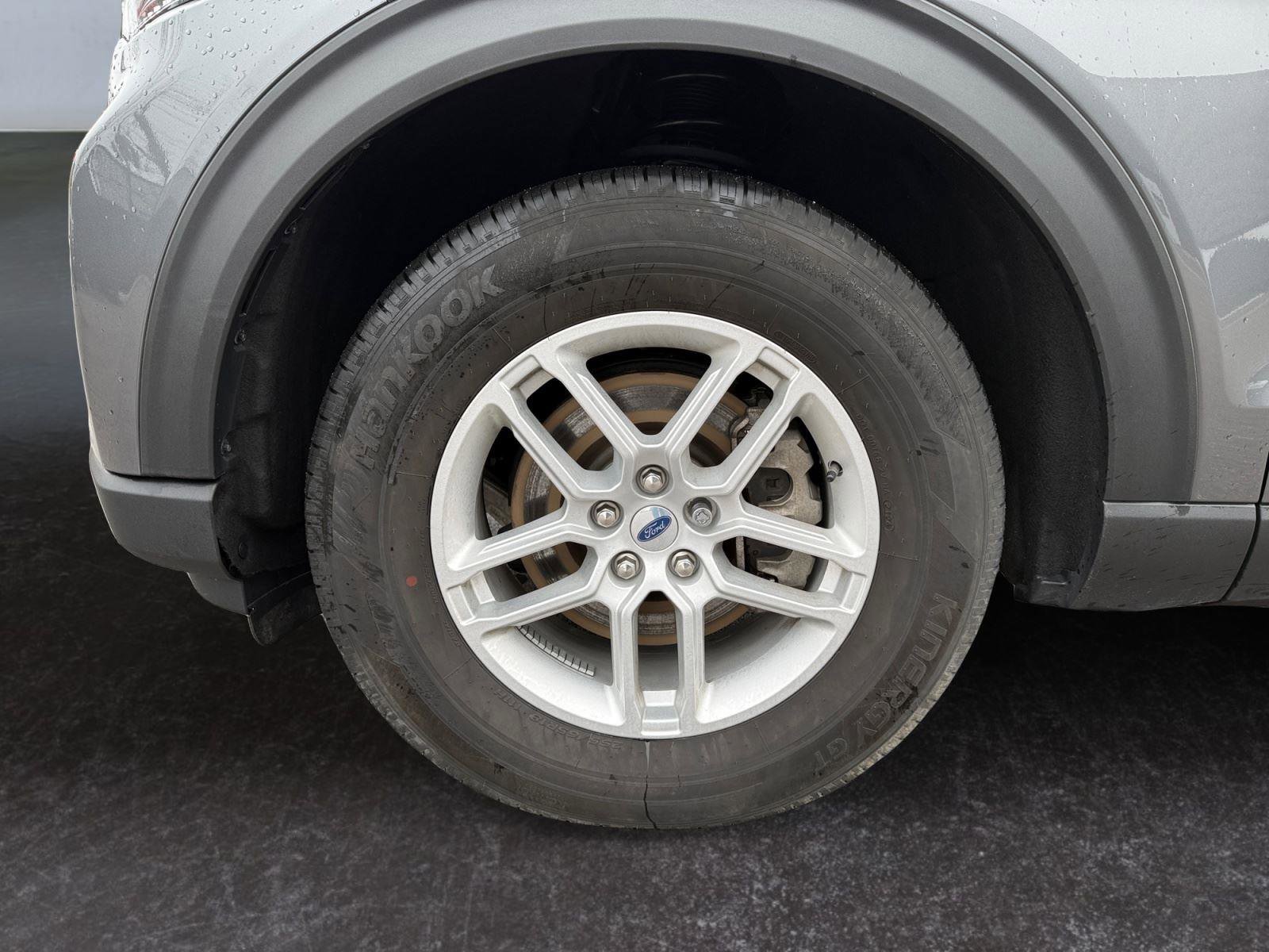 Used 2025 Ford Explorer Active AWD/4WD image 28