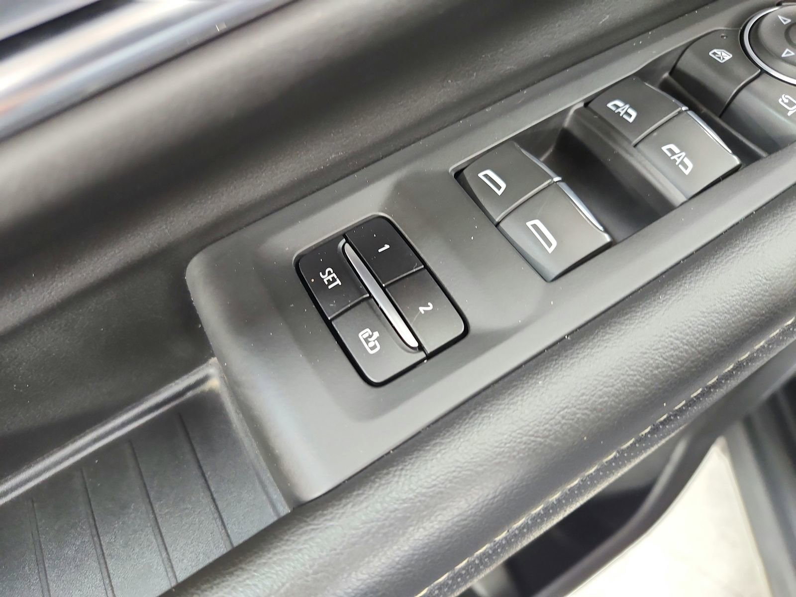 Used 2023 Chevrolet Suburban Premier image 21