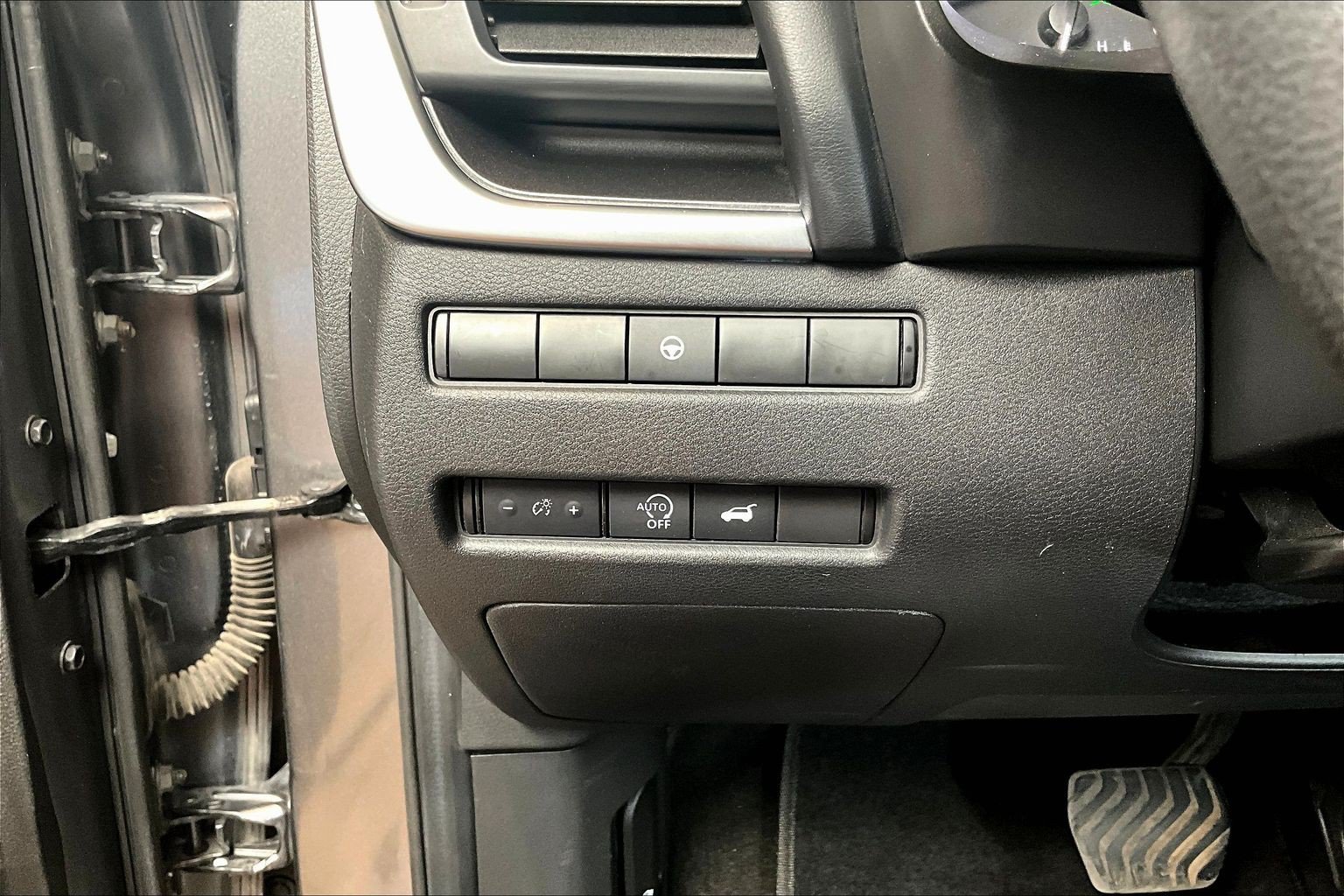 Used 2024 Nissan Rogue SV AWD/4WD image 17