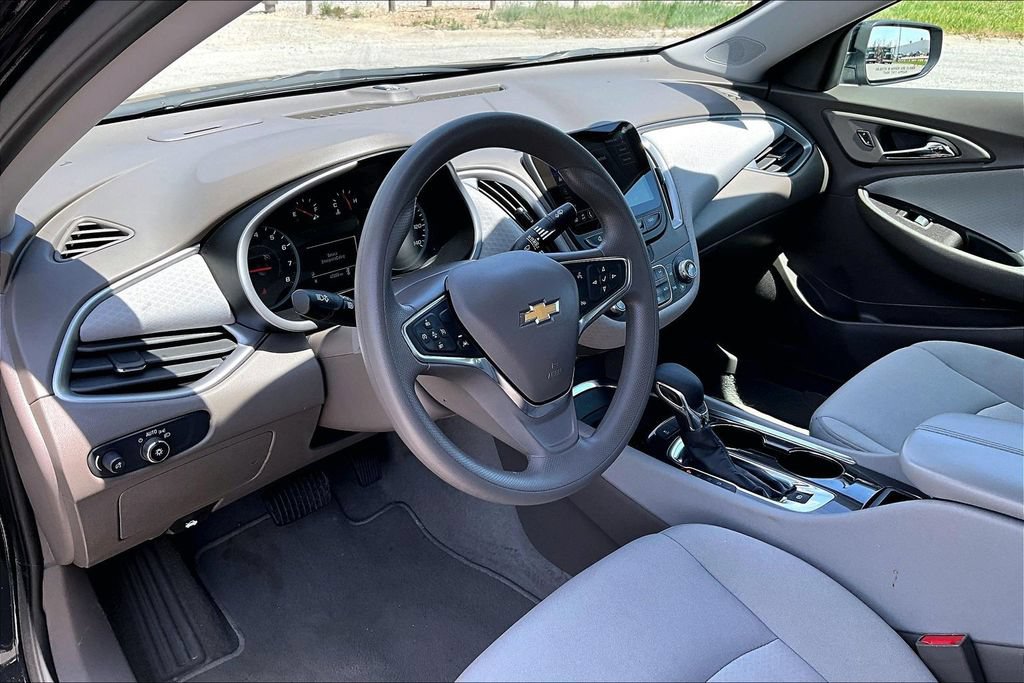 Used 2025 Chevrolet Malibu LT FWD image 12