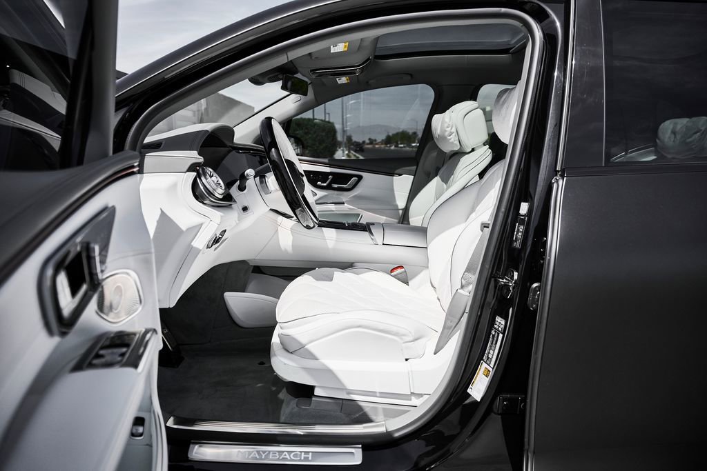 Used 2024 Mercedes-Benz Maybach EQS 680 4MATIC image 35