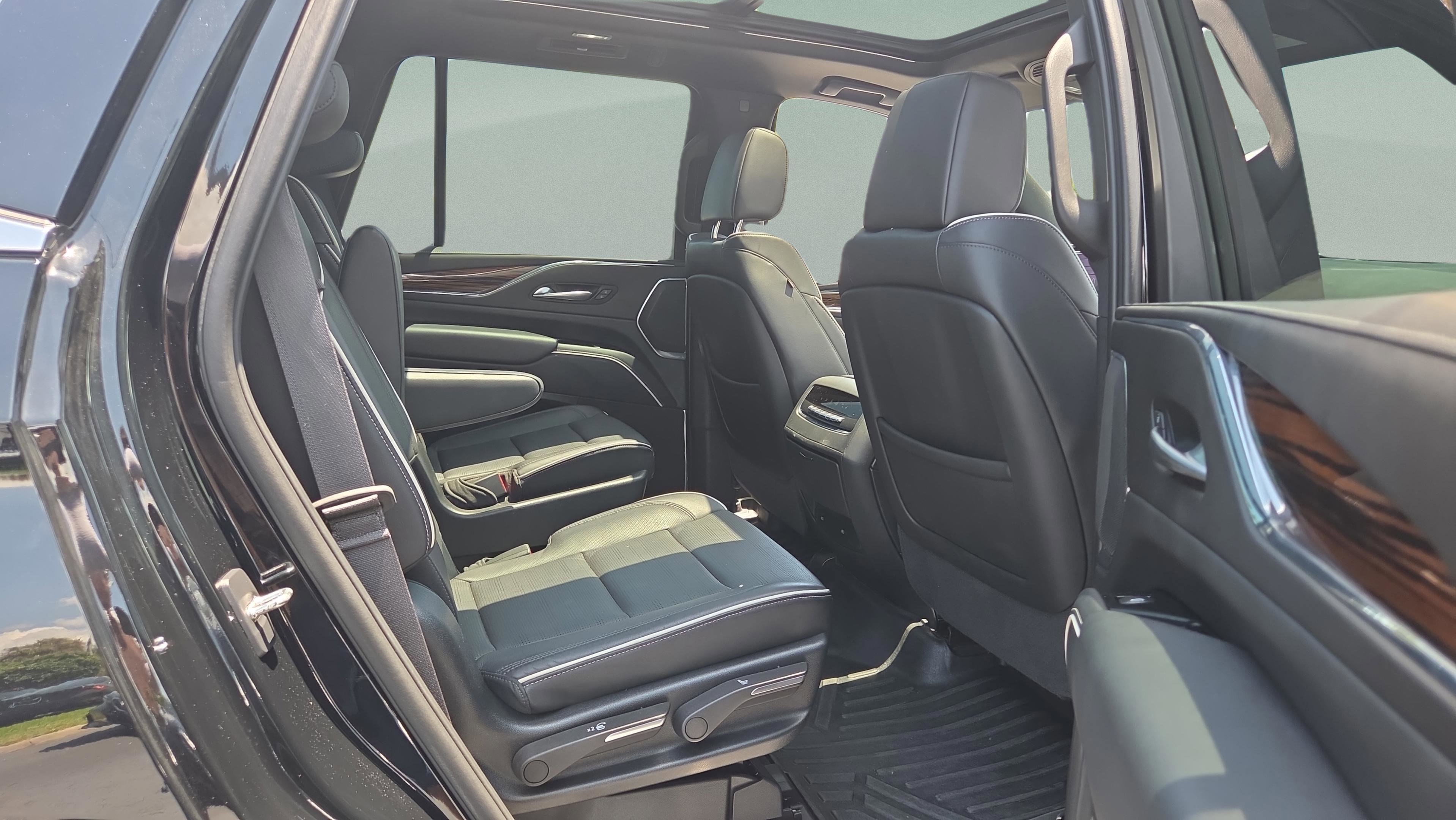 Used 2023 Cadillac Escalade Premium Luxury w/ Performance Package RWD image 17