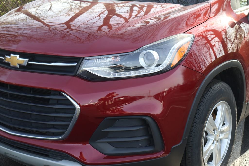 Used 2022 Chevrolet Trax LT w/ LT Convenience Package image 3