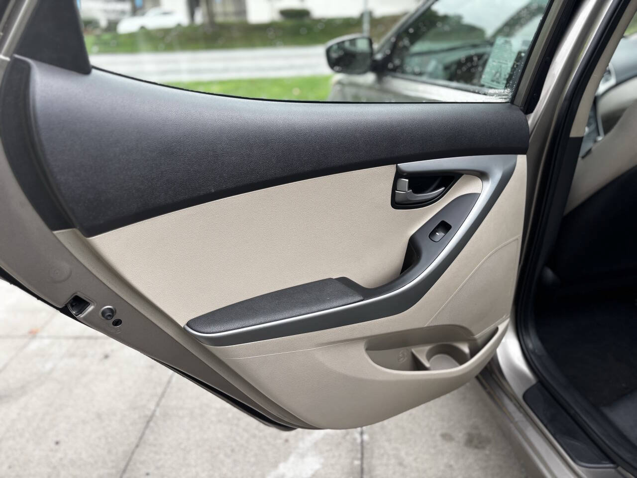 Used 2015 Hyundai Elantra SE FWD image 12