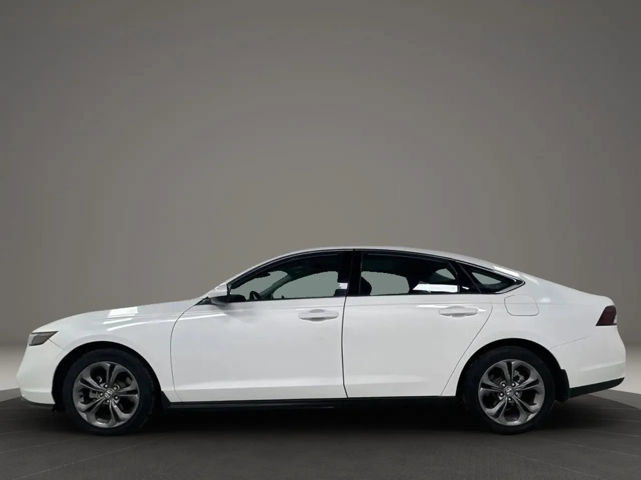 Used 2023 Honda Accord EX image 2