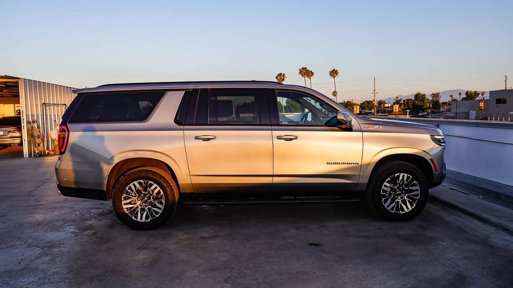 Used 2025 Chevrolet Suburban Z71 AWD/4WD image 13