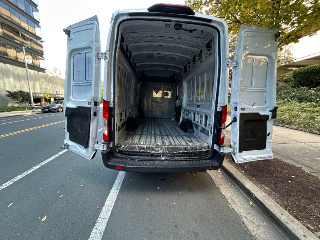 Used 2022 Ford E-Transit 148 High Roof Extended RWD image 33