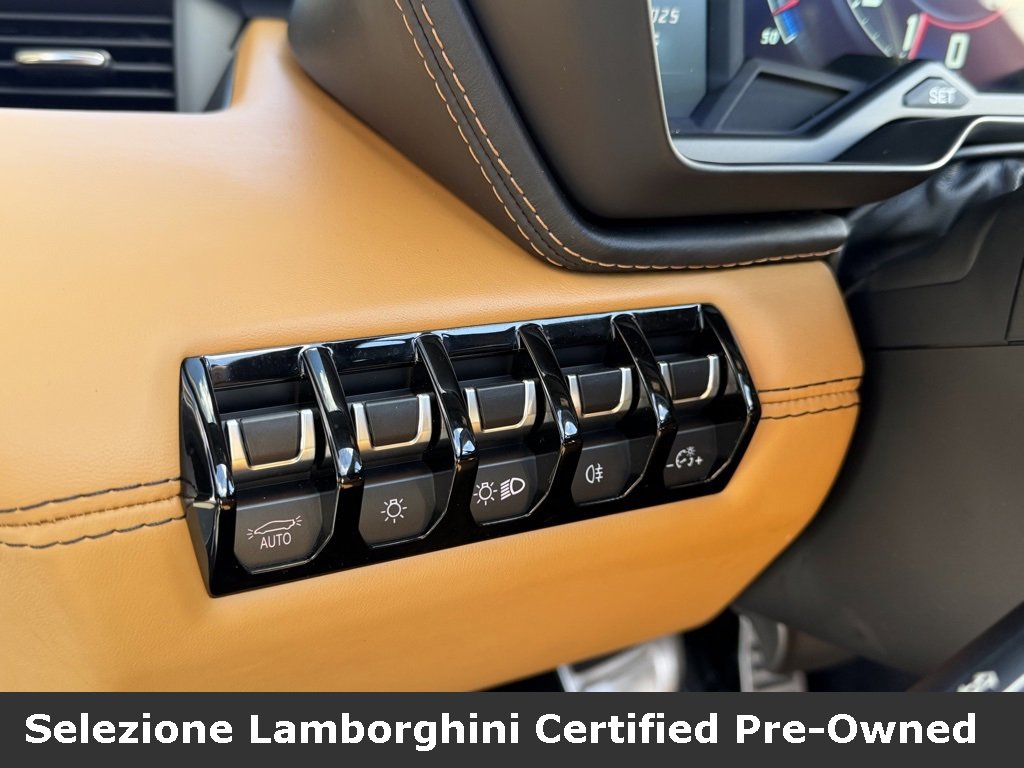 Used 2018 Lamborghini Aventador S image 37