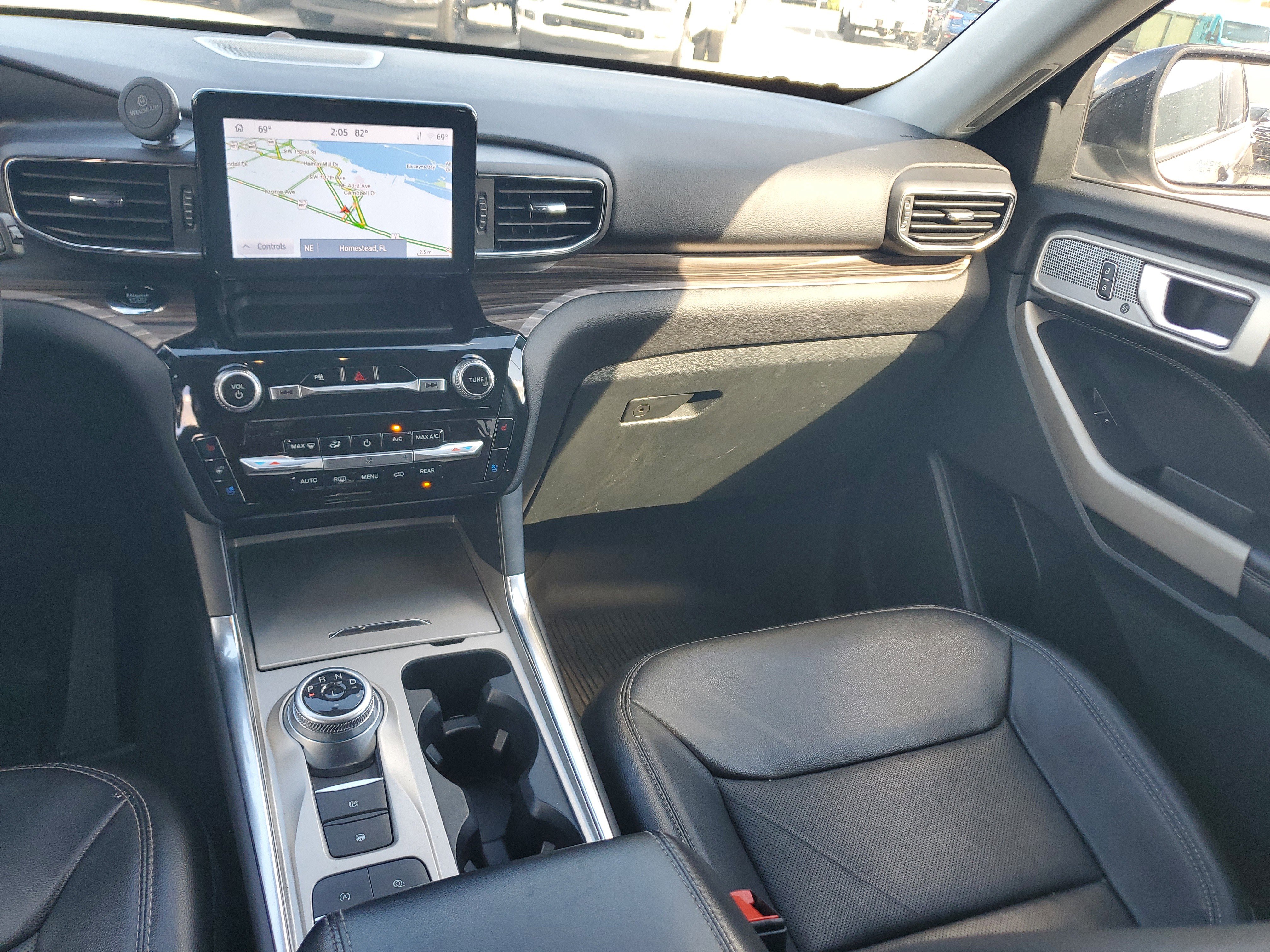 Used 2023 Ford Explorer Limited image 18