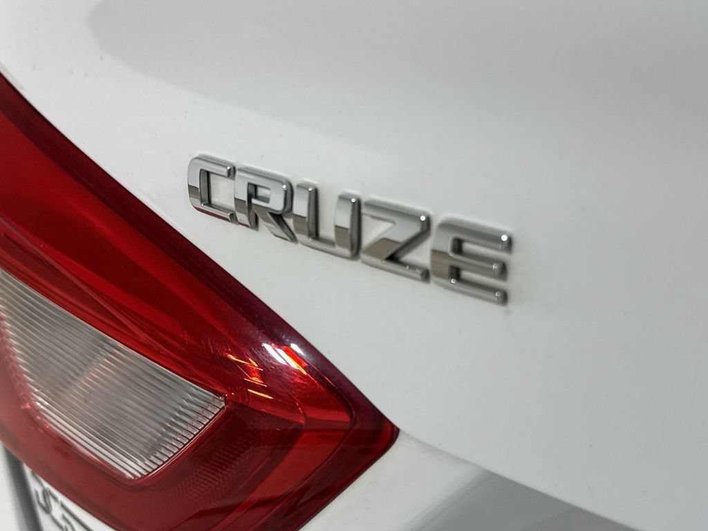 Used 2017 Chevrolet Cruze LS FWD image 25