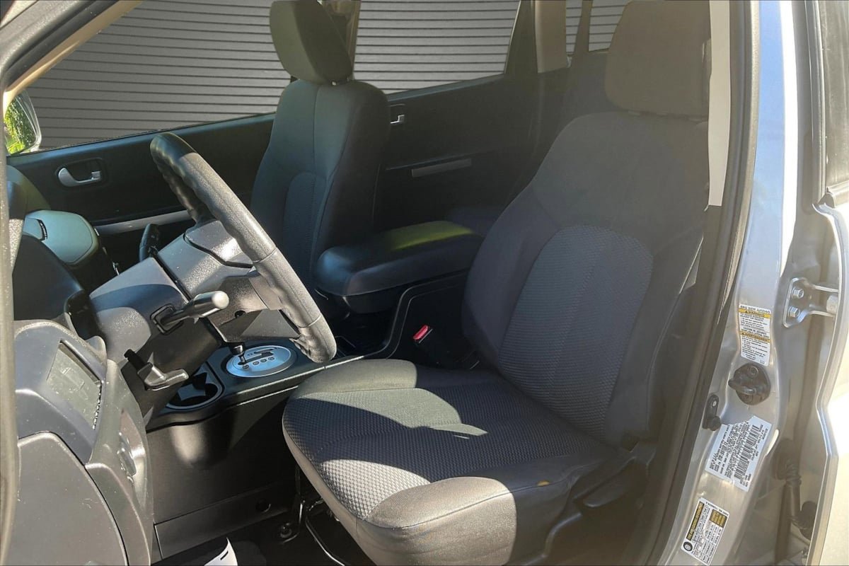 Used 2011 Mitsubishi Endeavor LS AWD/4WD image 20