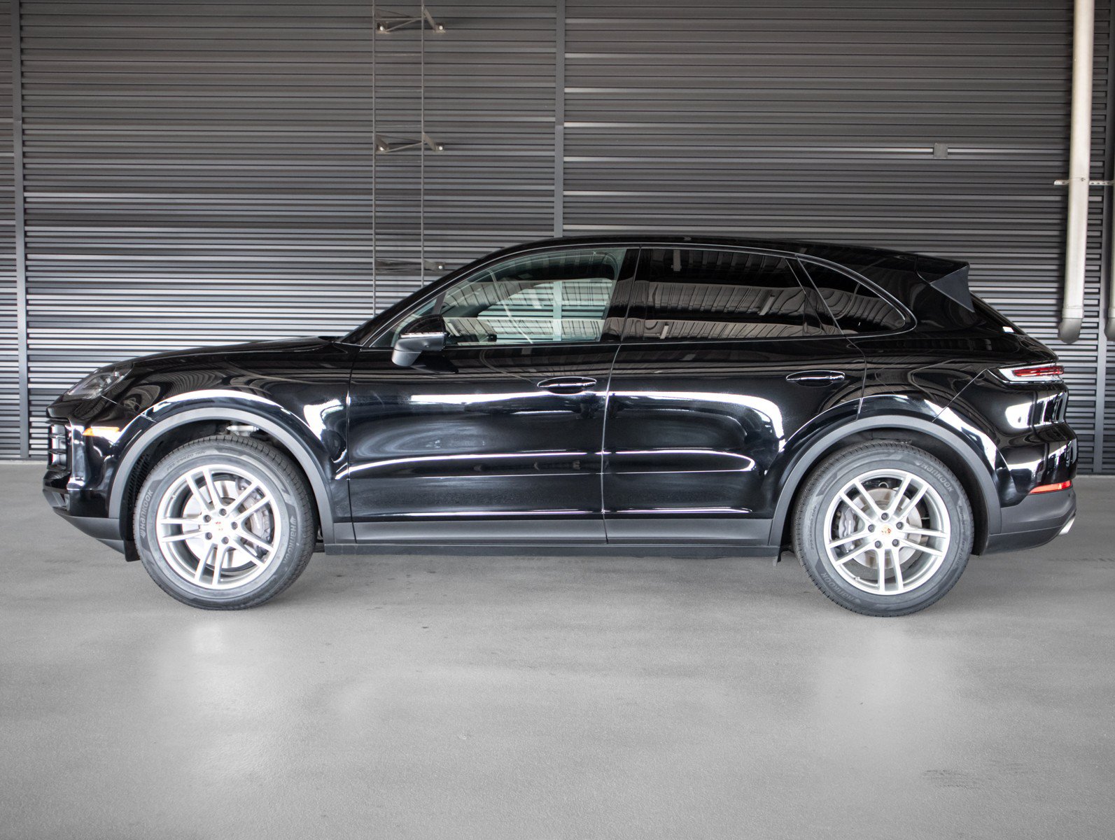 Certified 2024 Porsche Cayenne AWD/4WD image 2