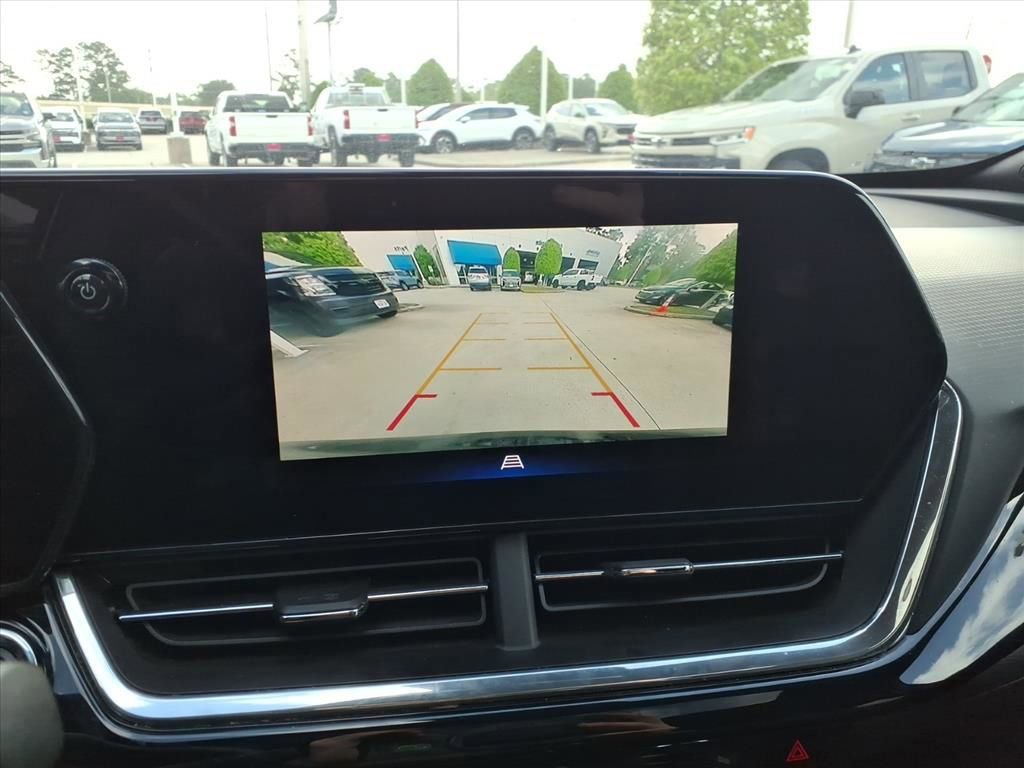 Used 2025 Chevrolet Trax RS w/ Sunroof Package image 16