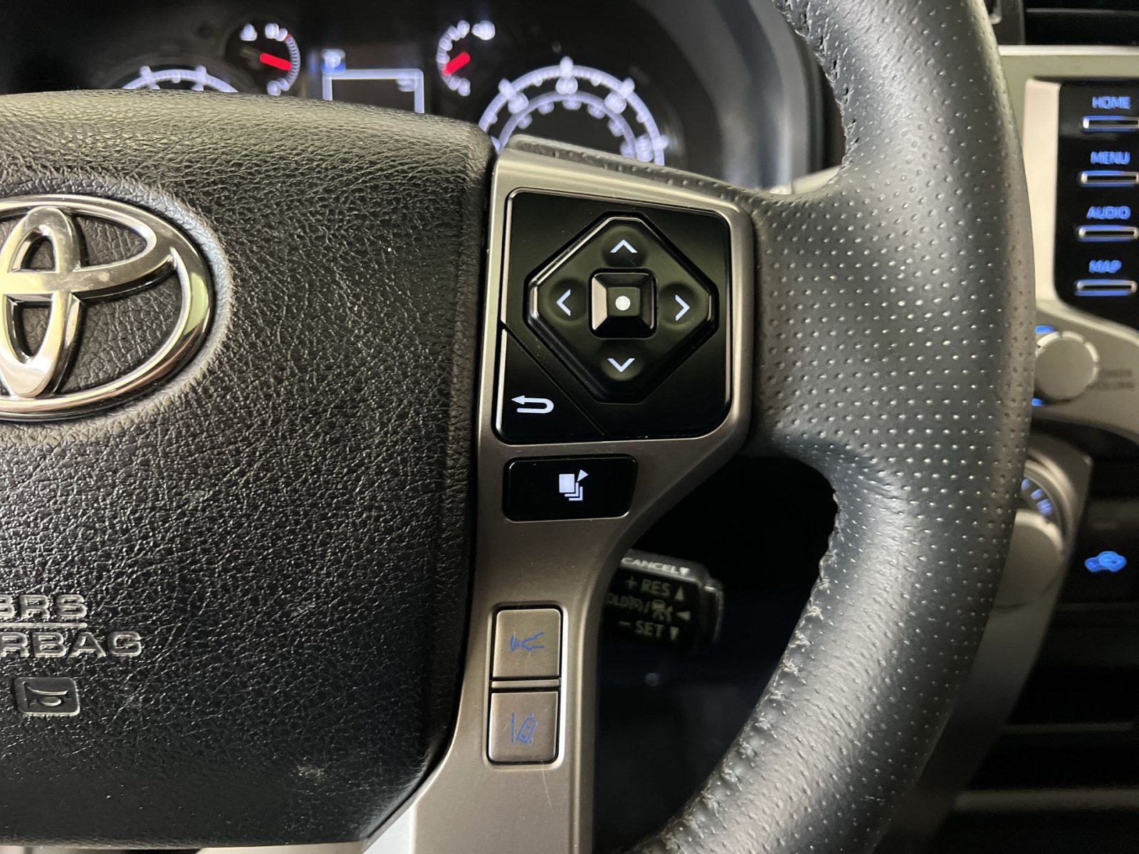 Used 2022 Toyota 4Runner SR5 Premium w/ Moonroof Package AWD/4WD image 35