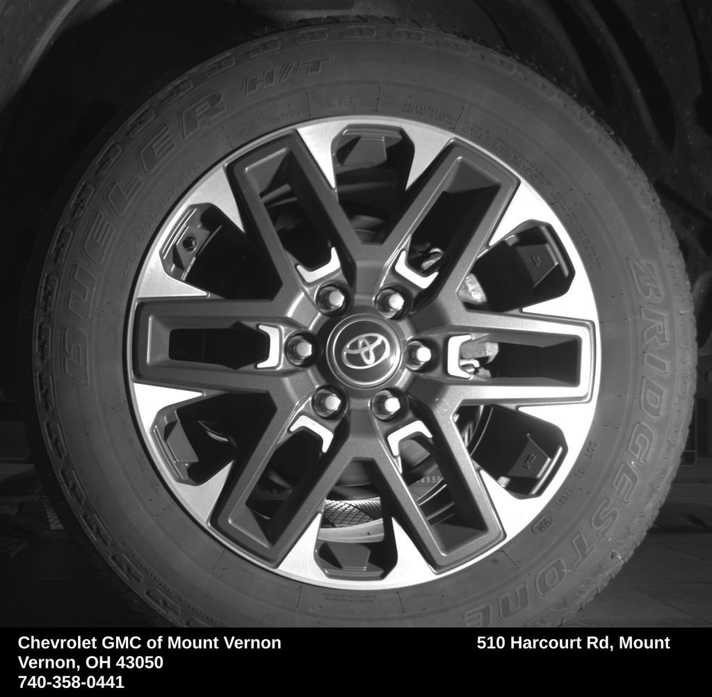 Used 2025 Toyota Tundra Limited AWD/4WD image 34