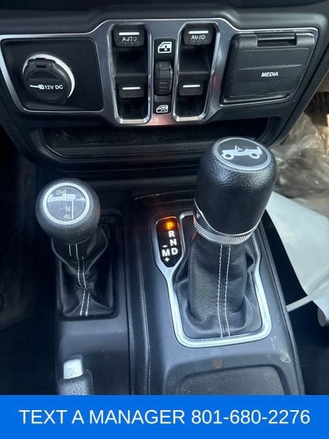Used 2018 Jeep Wrangler Unlimited Sahara w/ Cold Weather Group AWD/4WD image 16