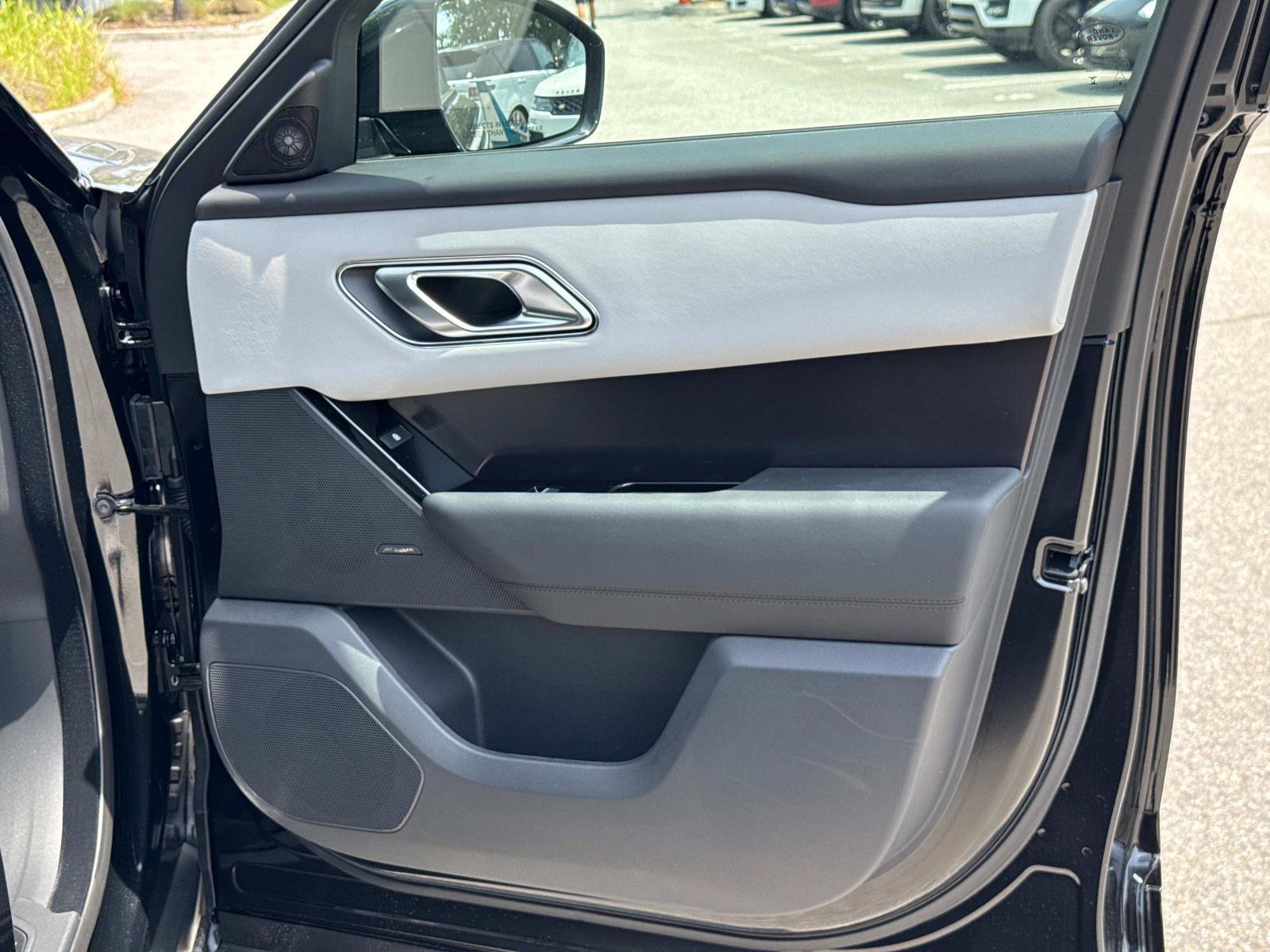 New 2026 Land Rover Range Rover Velar Dynamic SE image 9