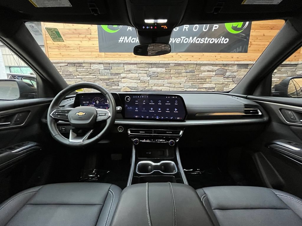 Used 2025 Chevrolet Traverse LT w/ Driver Confidence Package AWD/4WD image 29