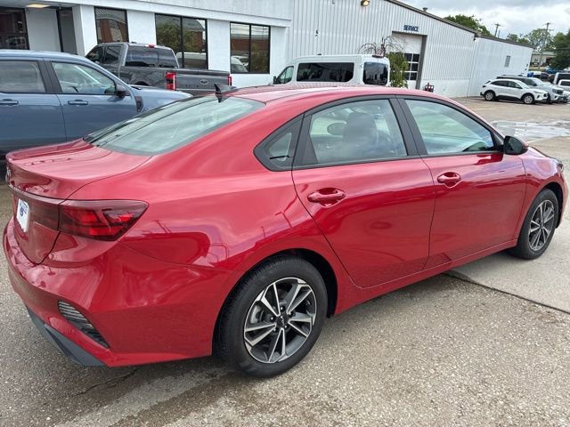 Used 2024 Kia Forte LXS w/ LXS Technology Package FWD image 9