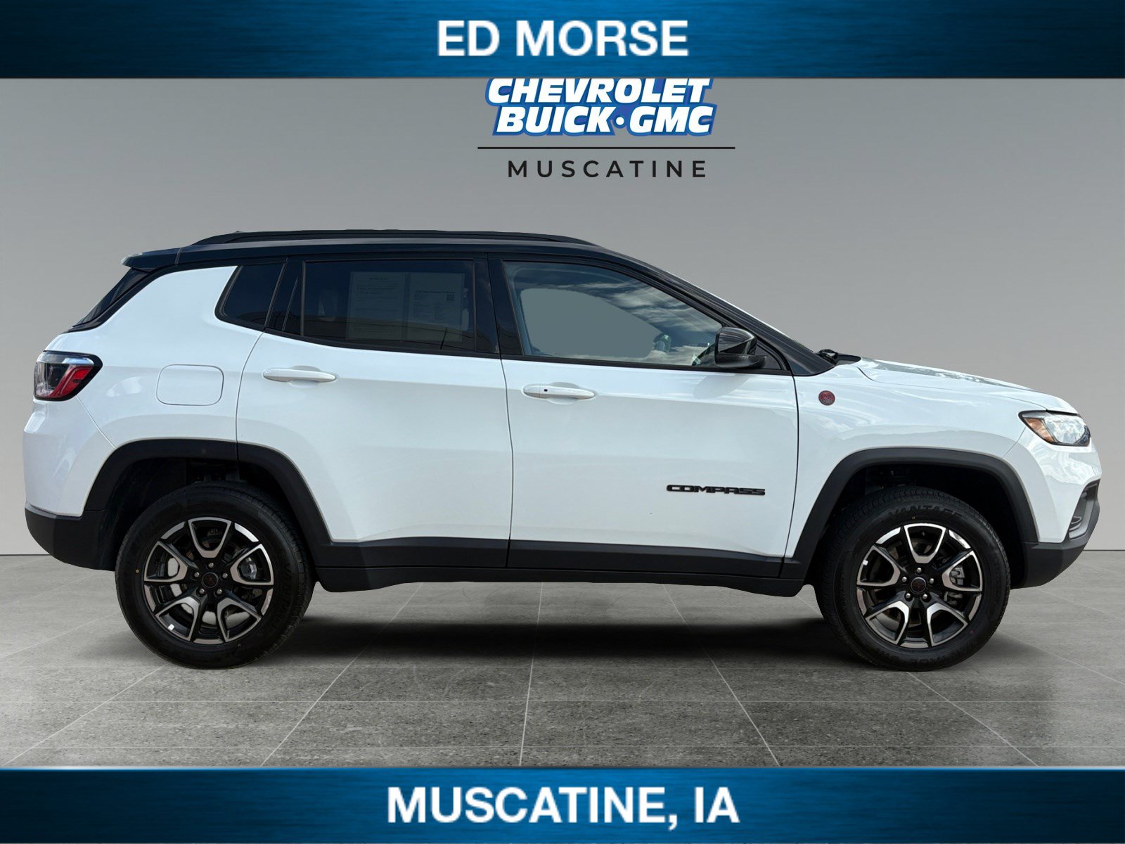 Used 2025 Jeep Compass Trailhawk AWD/4WD image 6