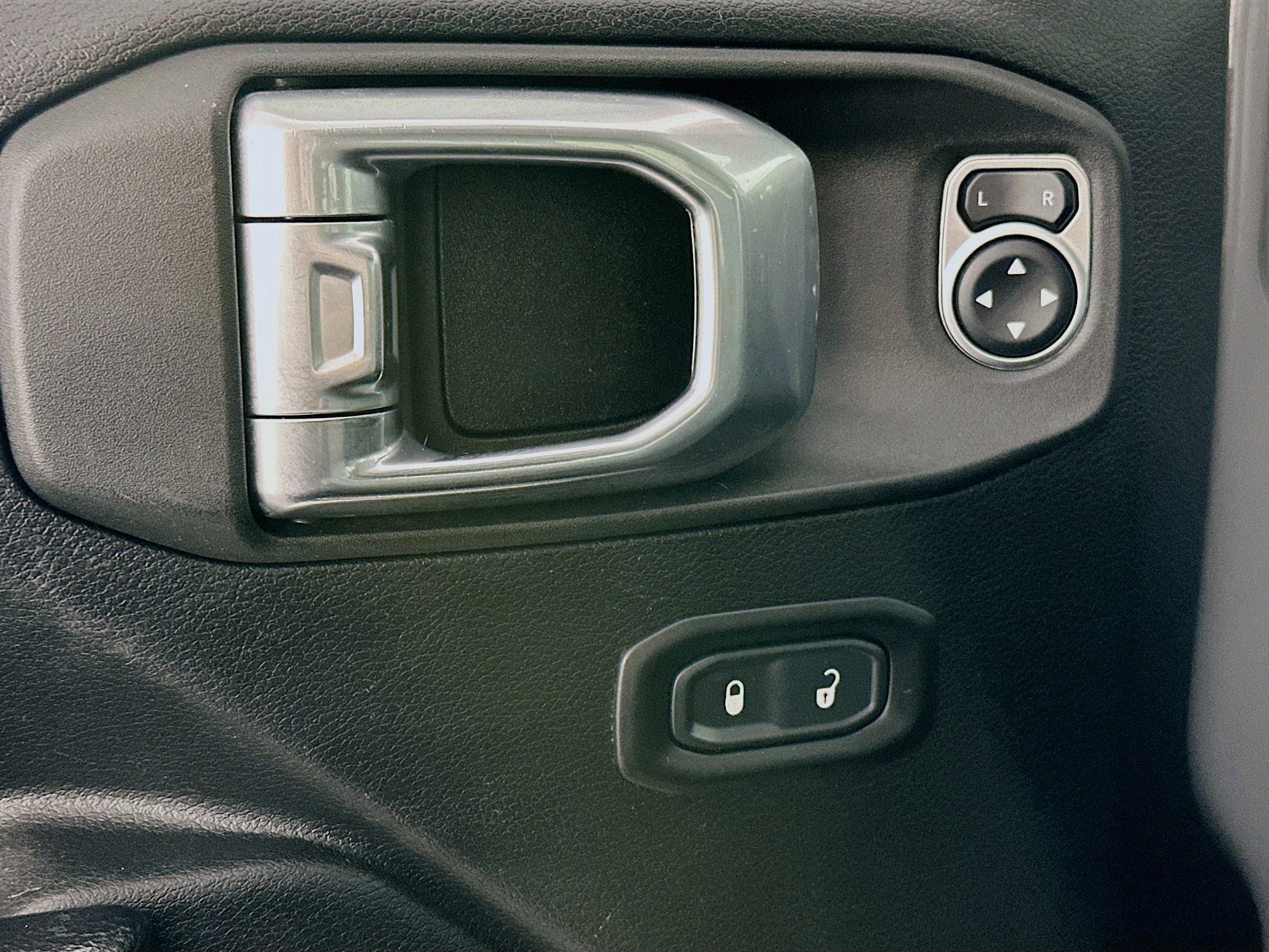 Used 2023 Jeep Wrangler Unlimited Rubicon 4xe w/ Steel Bumper Group image 15