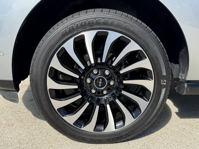 Used 2022 Lincoln Navigator Black Label image 13