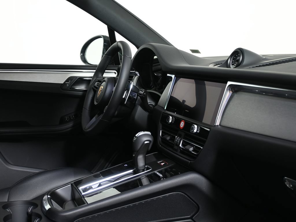 New 2026 Porsche Macan AWD/4WD image 39