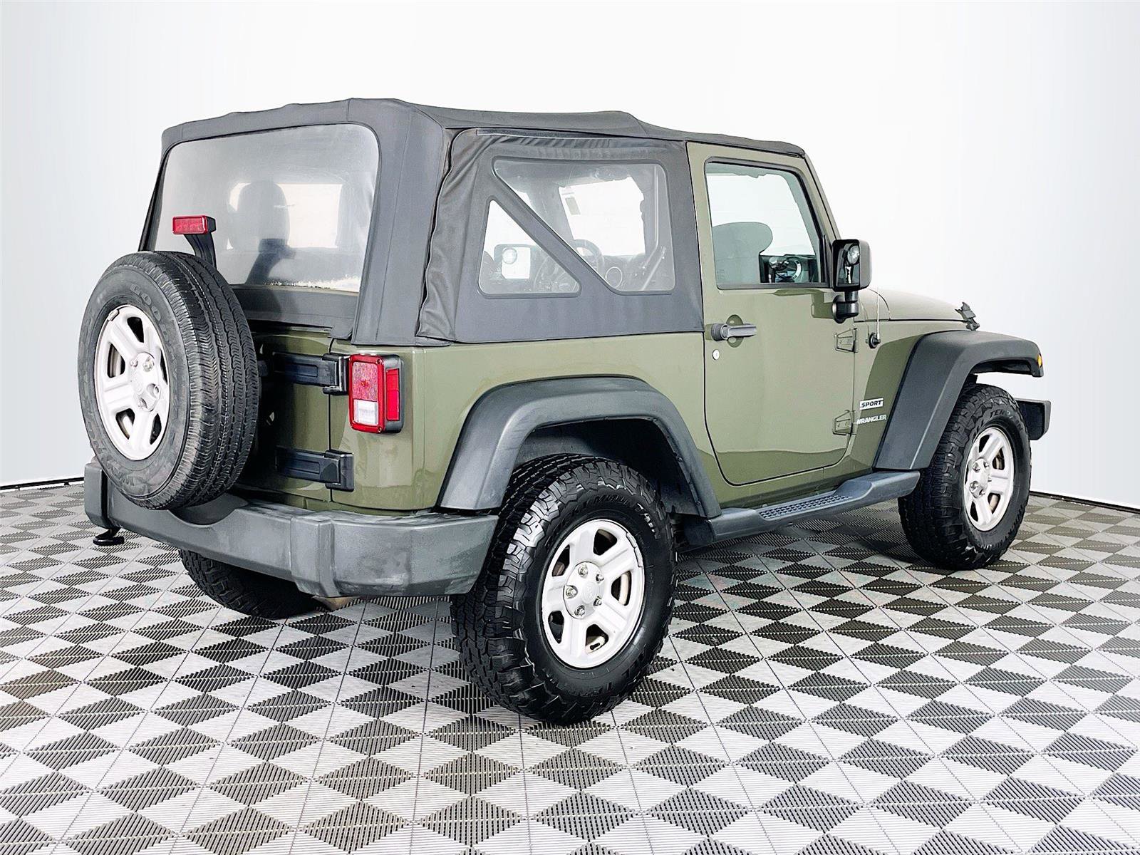 Used 2015 Jeep Wrangler Sport image 9
