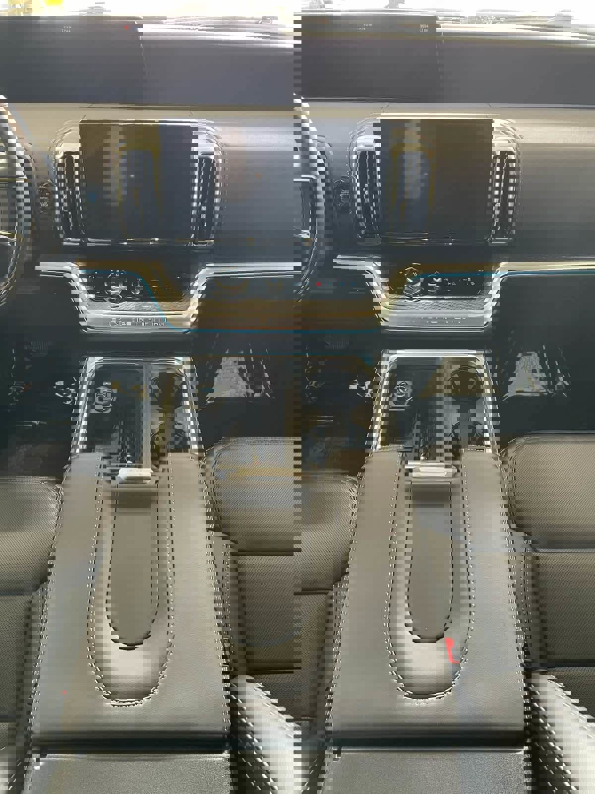 Used 2025 Ford Expedition Platinum w/ Stealth Performance Package AWD/4WD image 14