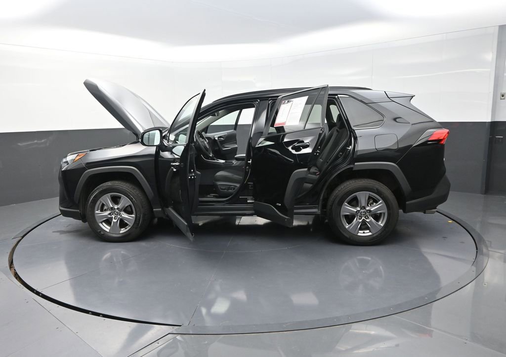 Used 2025 Toyota RAV4 XLE image 32