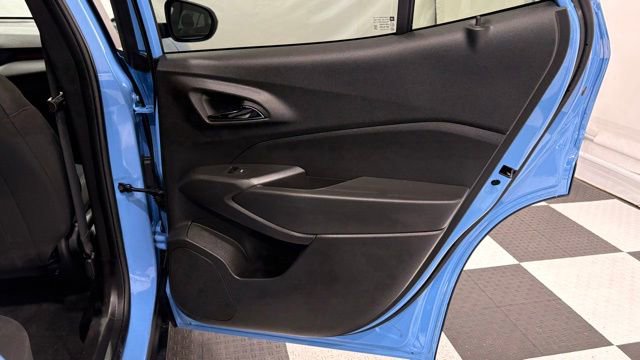 Used 2024 Chevrolet Trax RS w/ Sunroof Package FWD image 27