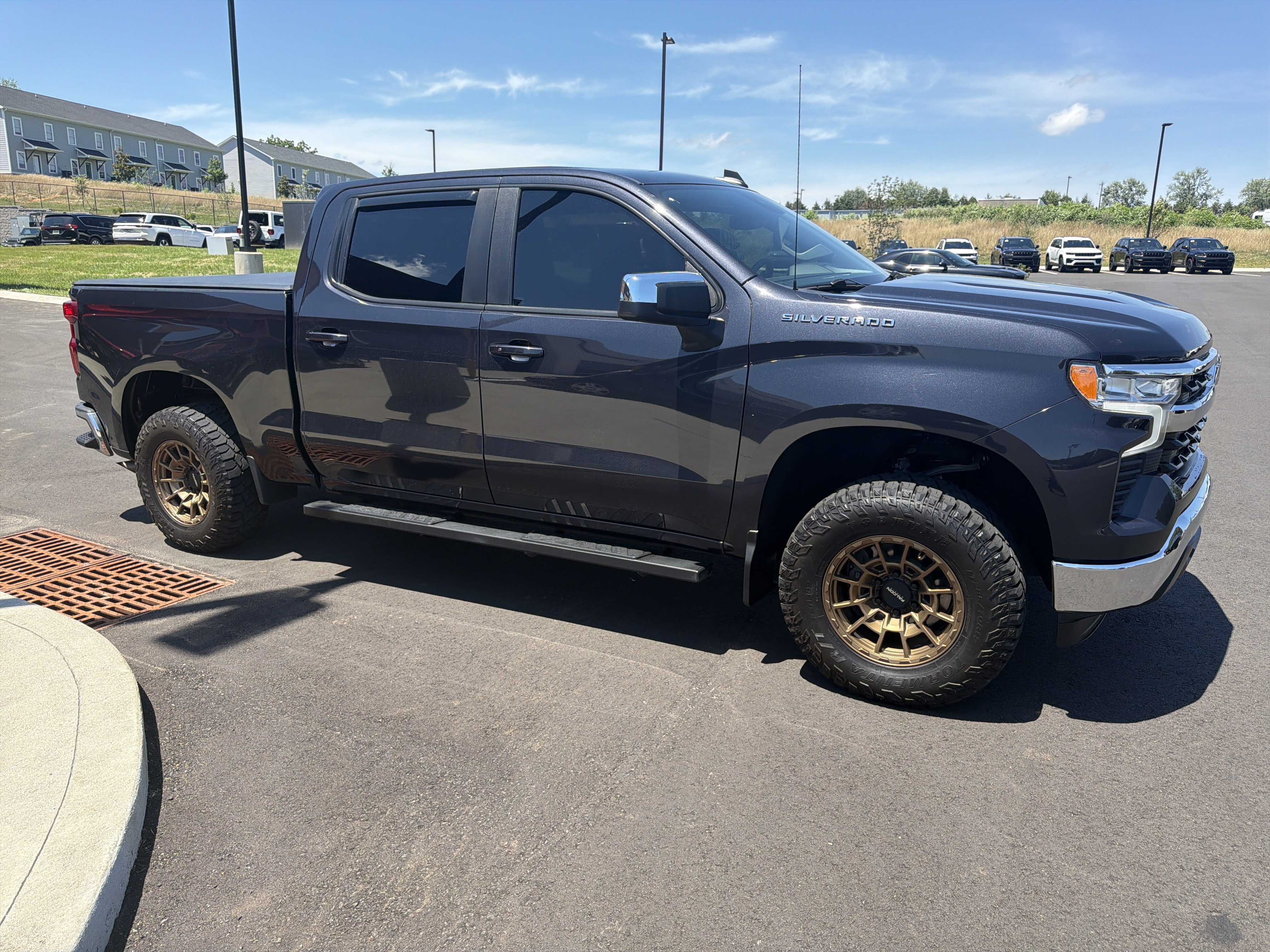 Used 2022 Chevrolet Silverado 1500 LT RWD image 4