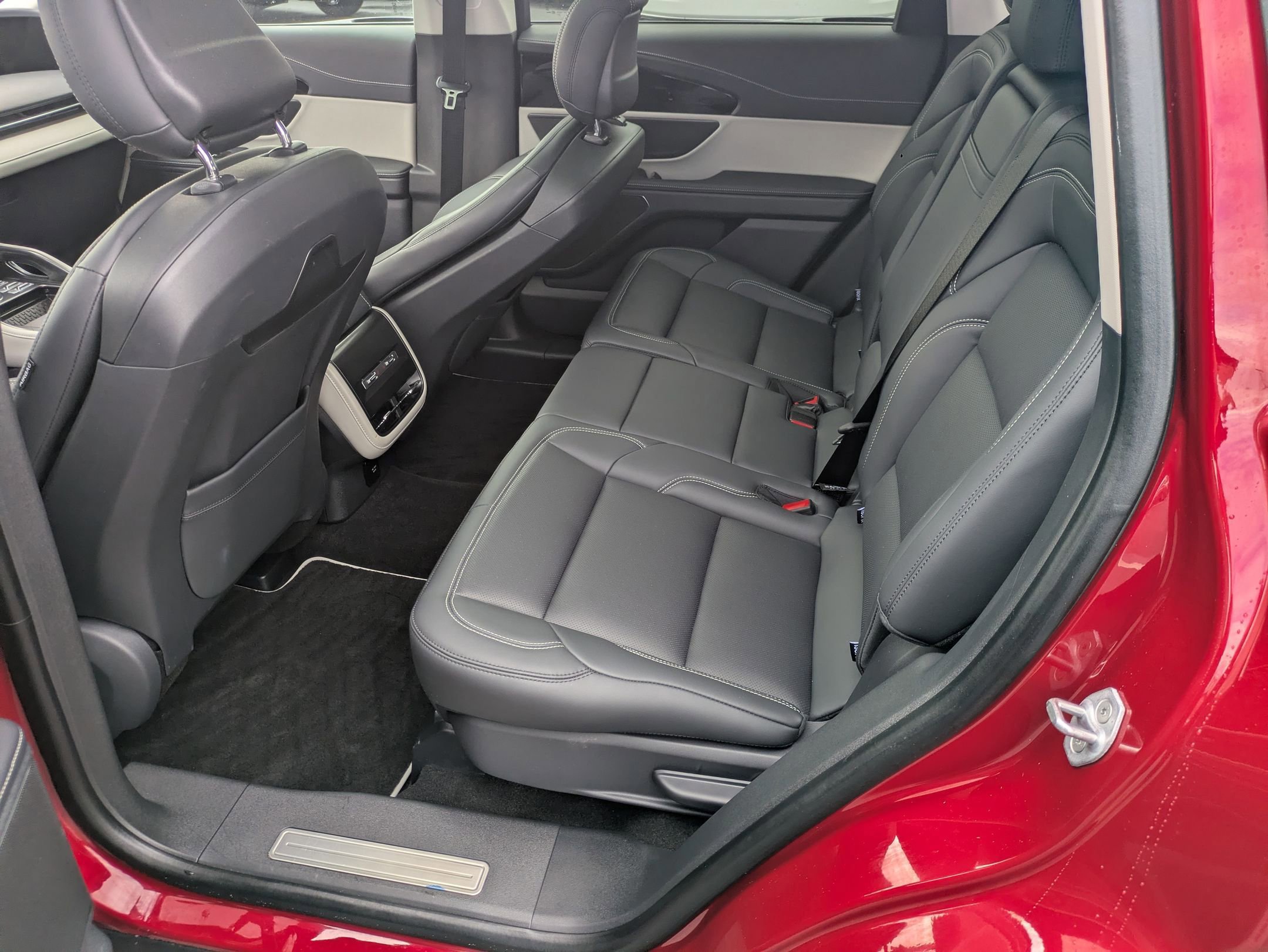 Used 2025 Lincoln Nautilus Premier w/ Equipment Group 102A image 26