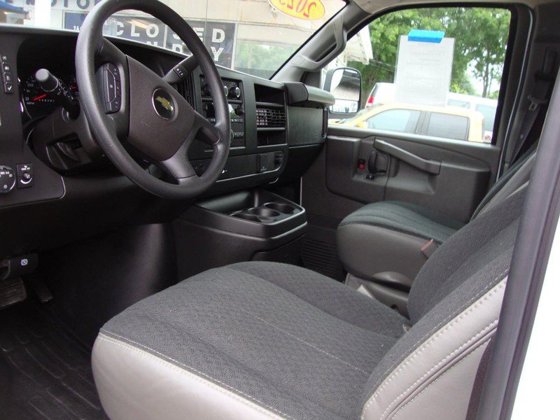 Used 2025 Chevrolet Express 2500 w/ Driver Convenience Package RWD image 5