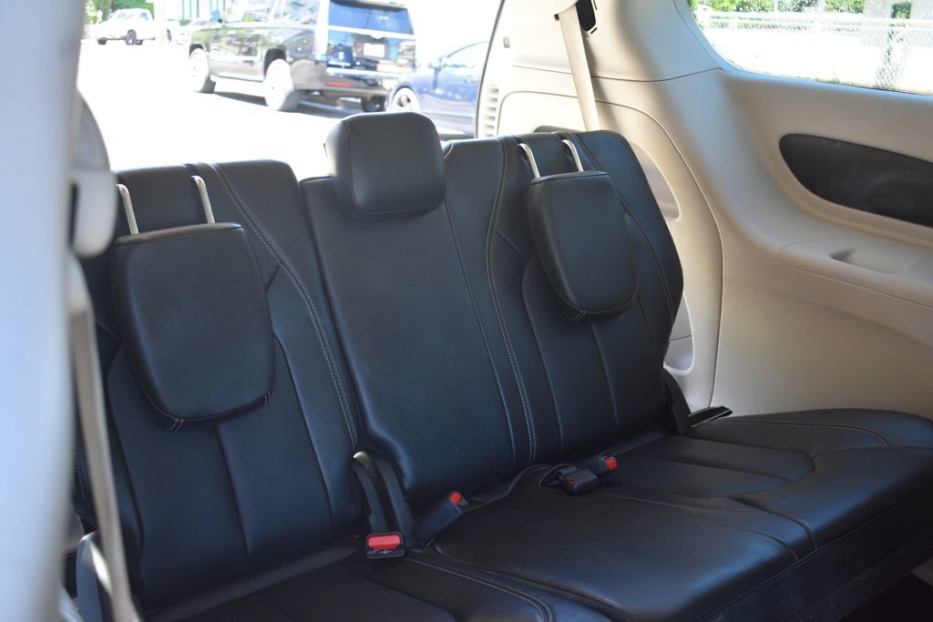 Used 2024 Chrysler Pacifica Touring-L FWD image 29