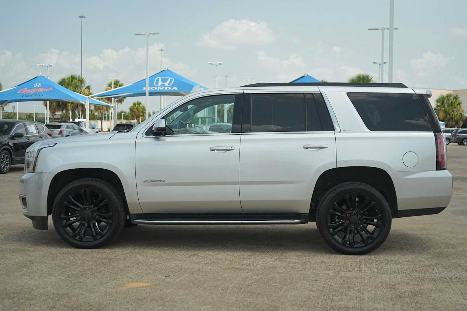 Used 2020 GMC Yukon SLT w/ Open Road Package AWD/4WD image 3