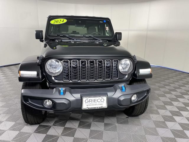 Used 2024 Jeep Wrangler Unlimited AWD/4WD image 3