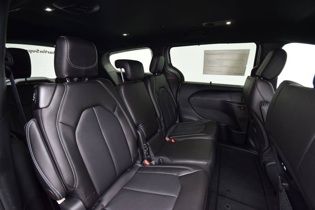 New 2026 Chrysler Pacifica Select w/ S Appearance Package FWD image 18