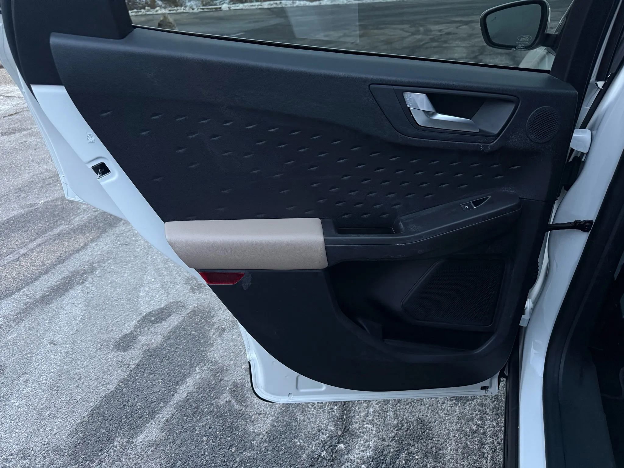 Used 2020 Ford Escape Titanium image 23